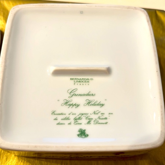 Bernardaud Limoges France Large box authentic Grenadiers Happy Holiday pattern. - Picture 5 of 5